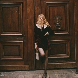 Doen Burgundy Lisbeth Long Sleeve Velvet Dress with Lace Collar